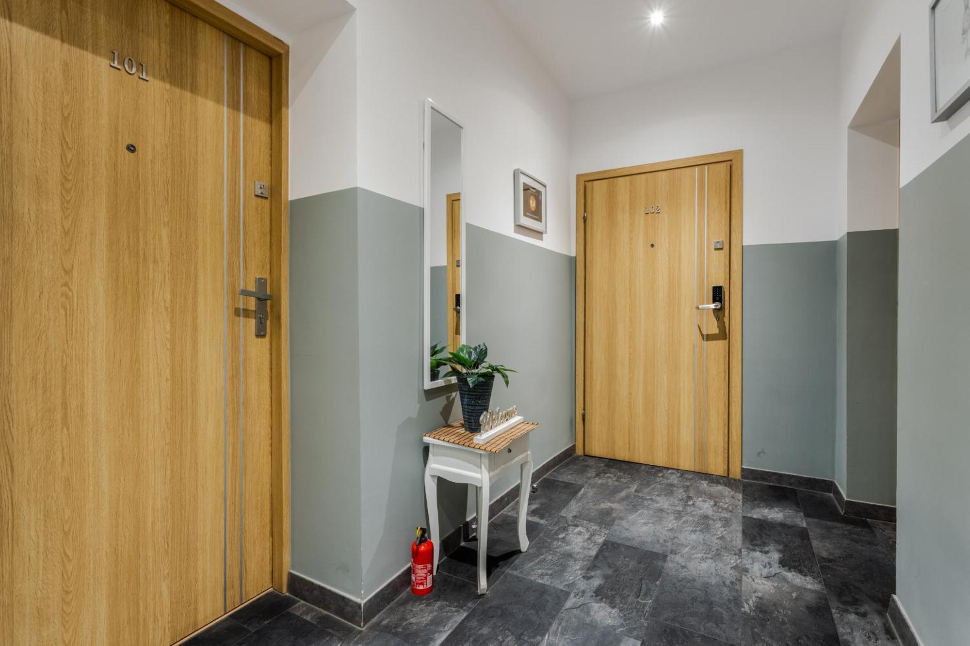 Functional And Comfortable Very Berry Studios In Poznan By Noclegi Renters Luaran gambar