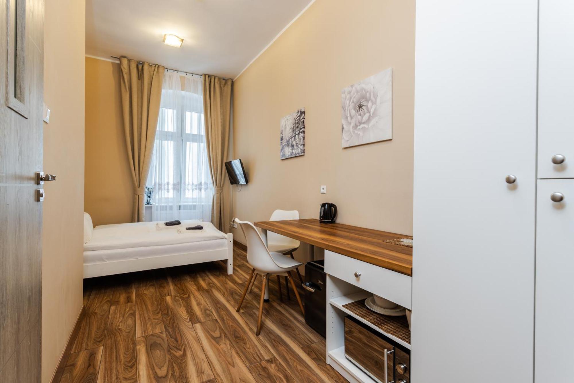Functional And Comfortable Very Berry Studios In Poznan By Noclegi Renters Luaran gambar