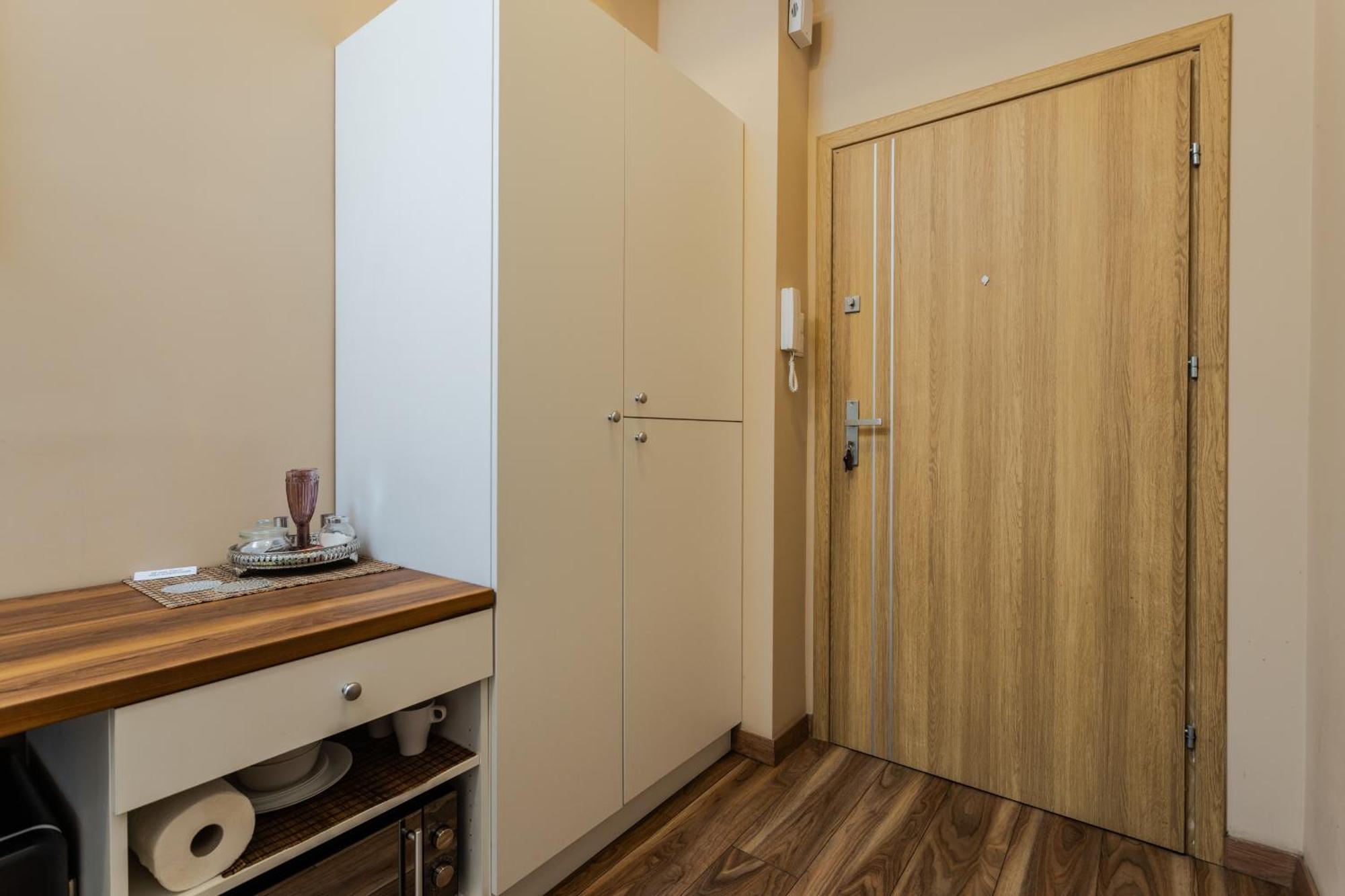 Functional And Comfortable Very Berry Studios In Poznan By Noclegi Renters Luaran gambar