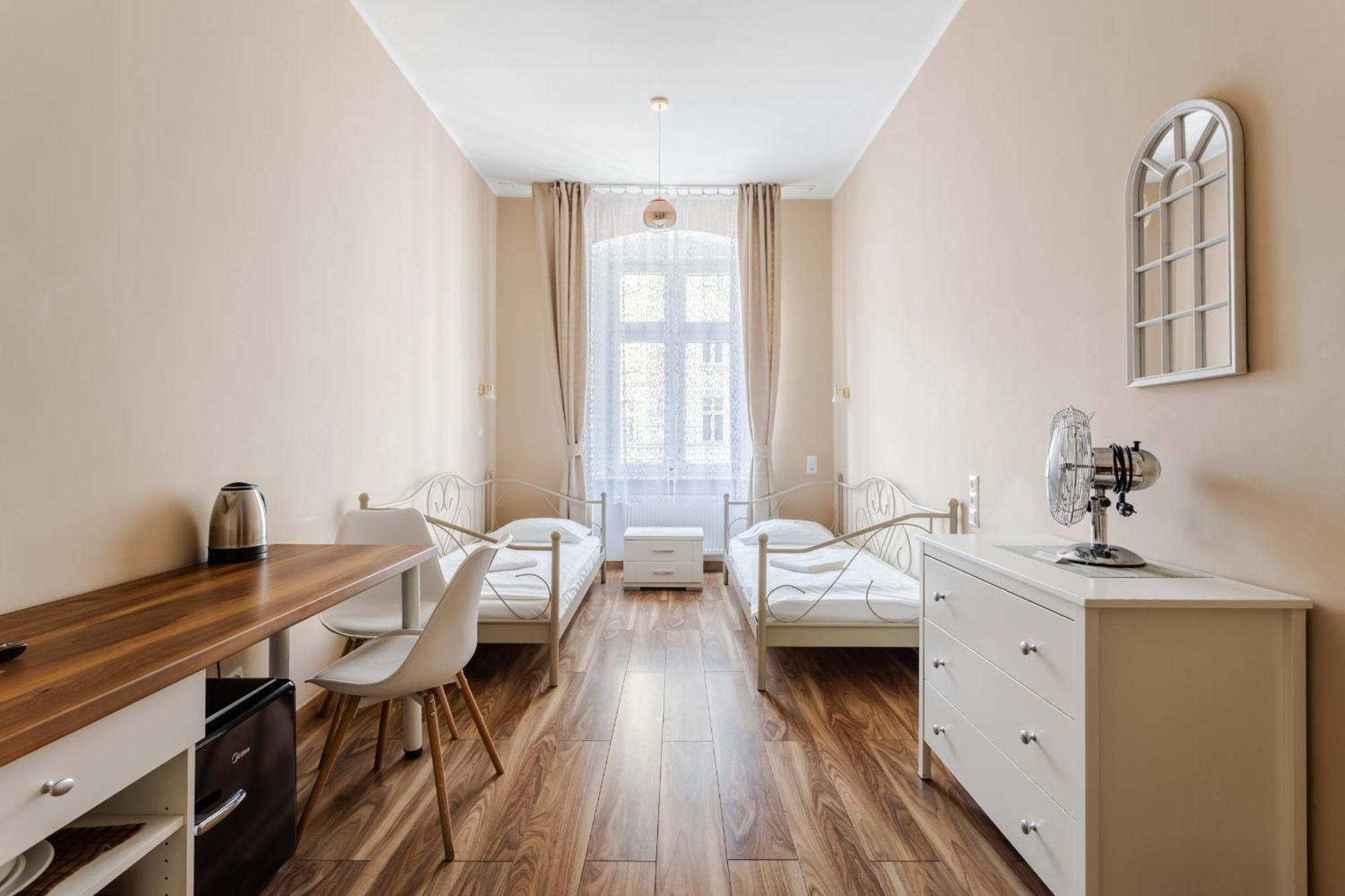 Functional And Comfortable Very Berry Studios In Poznan By Noclegi Renters Luaran gambar
