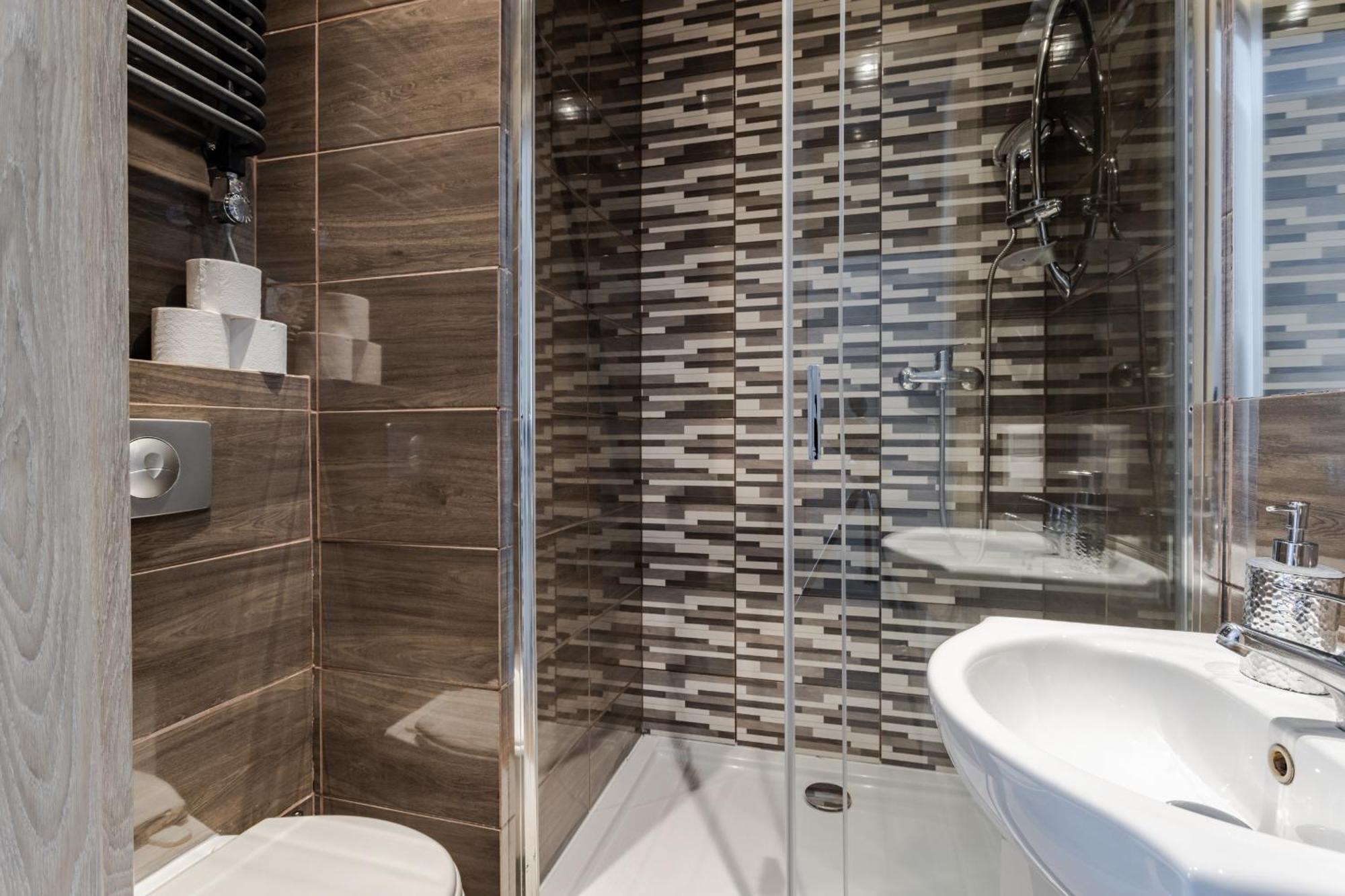 Functional And Comfortable Very Berry Studios In Poznan By Noclegi Renters Luaran gambar