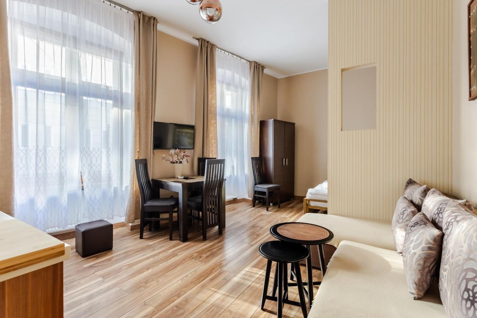 Functional And Comfortable Very Berry Studios In Poznan By Noclegi Renters Luaran gambar