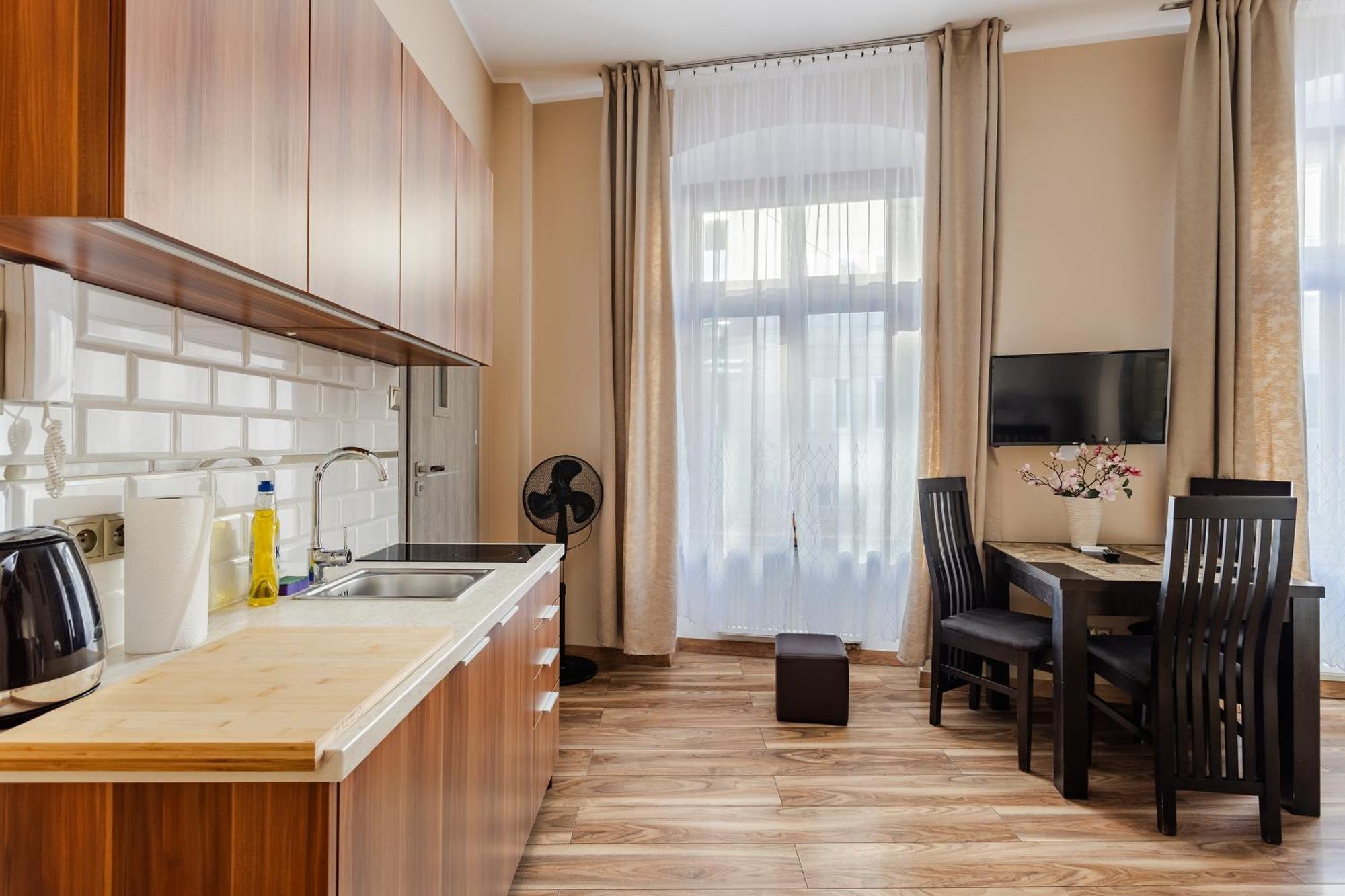 Functional And Comfortable Very Berry Studios In Poznan By Noclegi Renters Luaran gambar