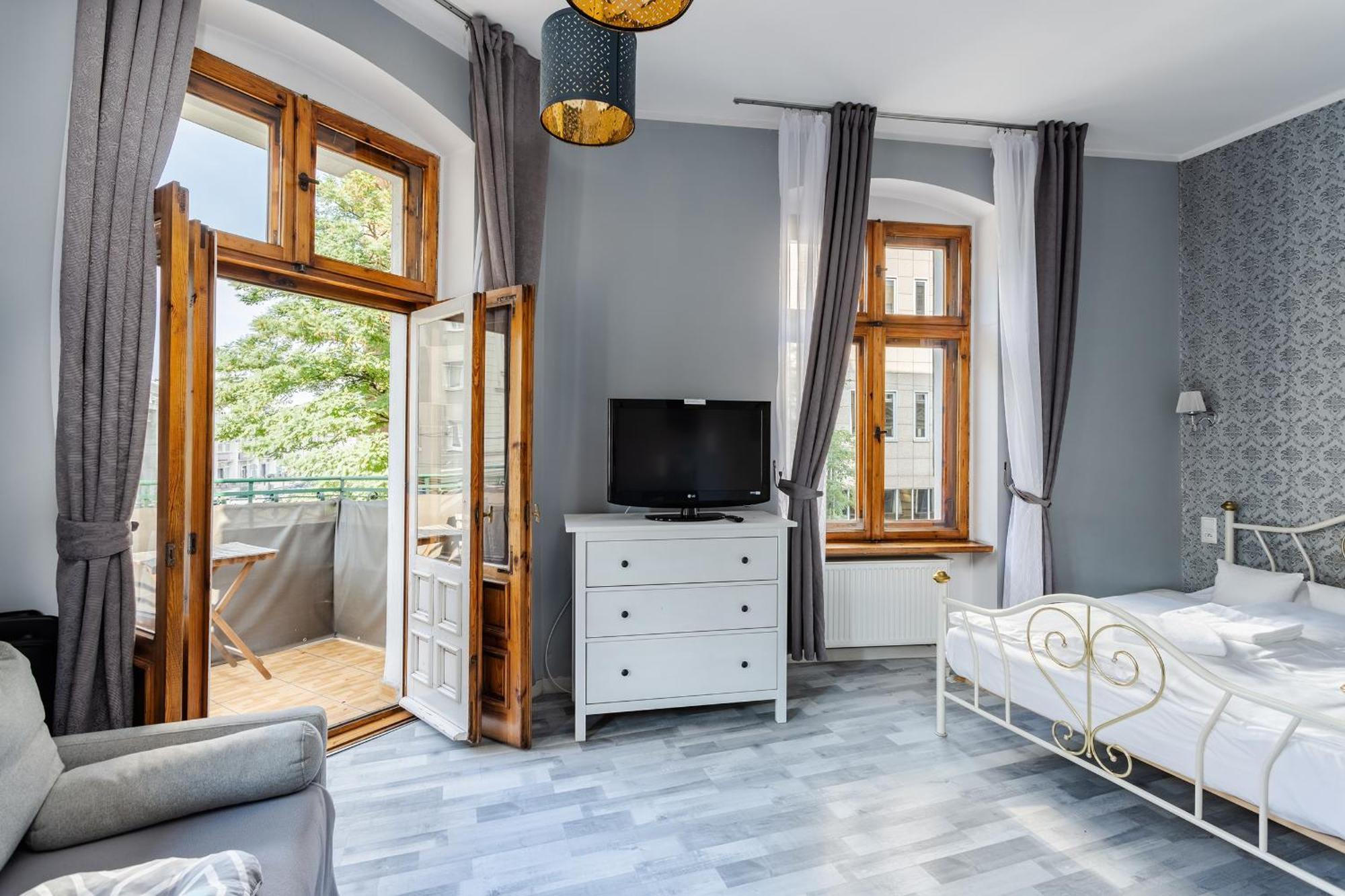Functional And Comfortable Very Berry Studios In Poznan By Noclegi Renters Luaran gambar