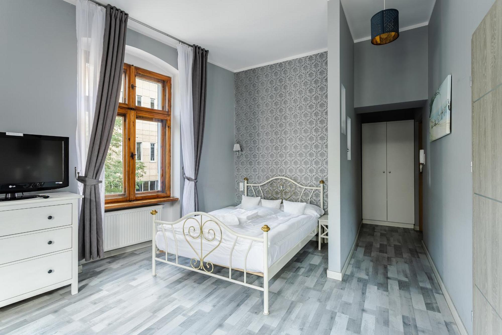 Functional And Comfortable Very Berry Studios In Poznan By Noclegi Renters Luaran gambar